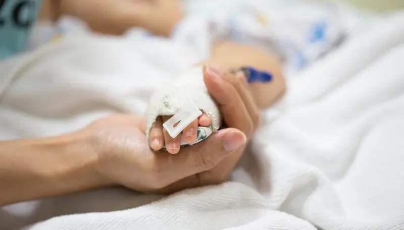 Congé de présence parentale étendu et renforcé